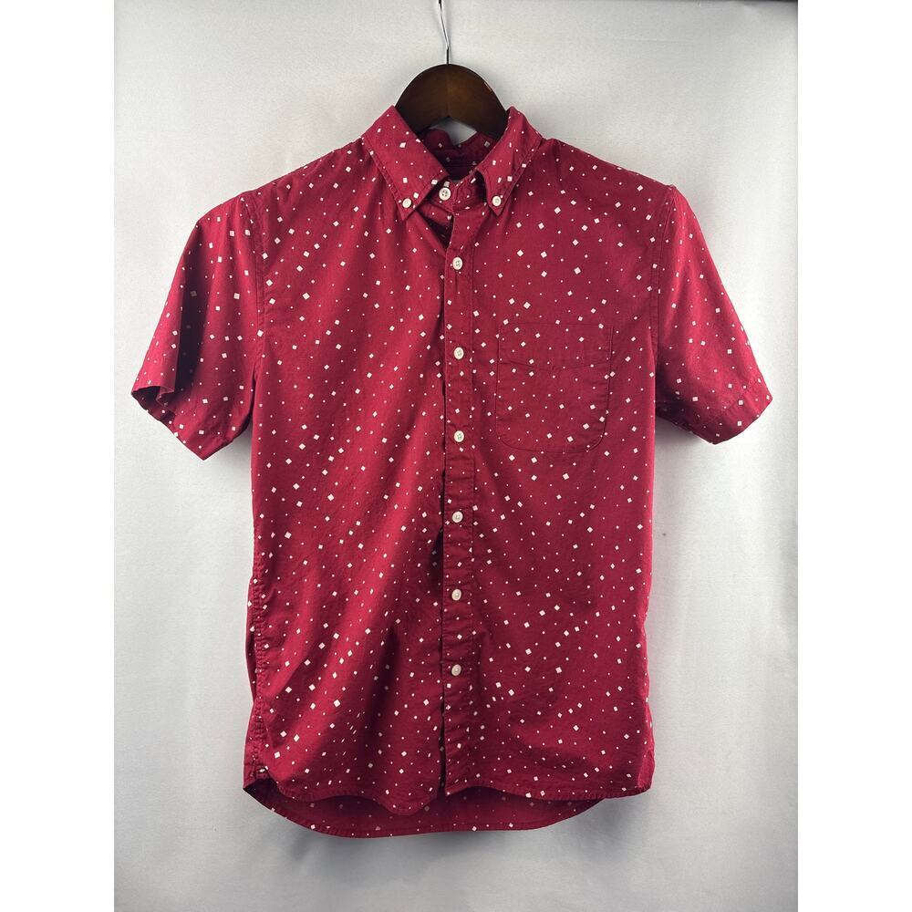 Women’s American Eagle Small Red Short Sleeve Button Up w/ White Diamond Pattern